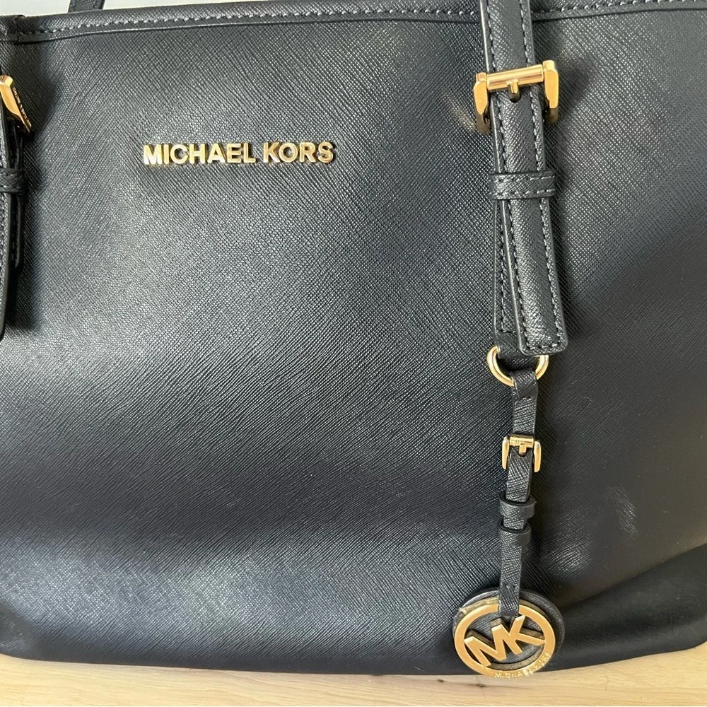Navy Blue Michael Kors Jet Set Travel‎ Tote - Picture 4 of 14